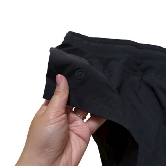 Lululemon Dance Studio High Rise Shorts 3.5" Black Size 8 - Picture 4 of 5